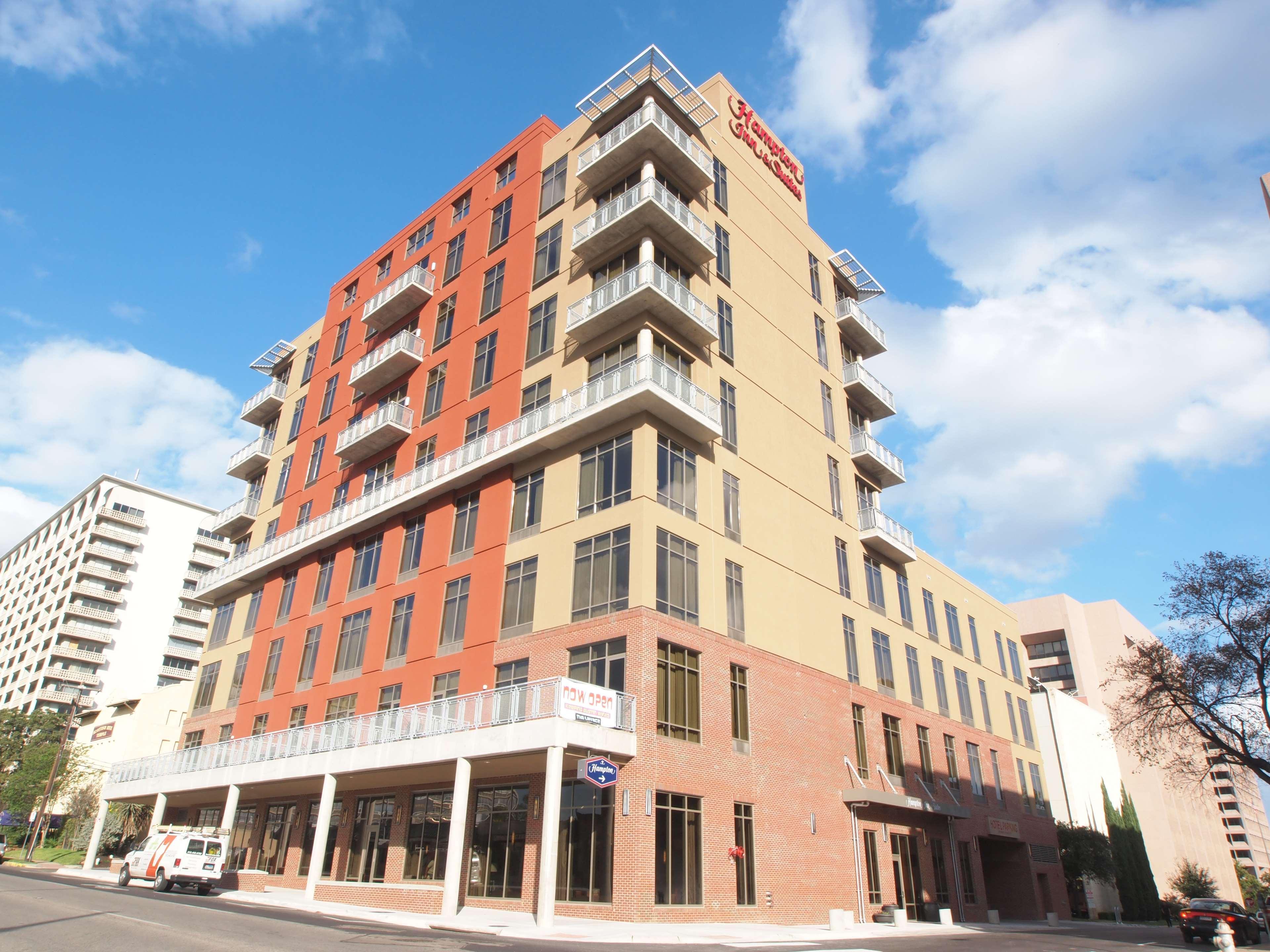 Hampton Inn And Suites Austin University Capitol Exterior photo